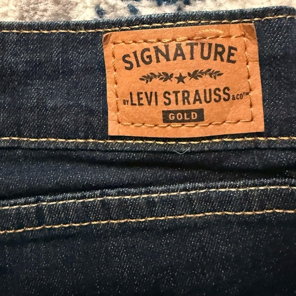 Signature by Levi Strauss Gold Dark Indigo Mid Rise BootcutTag Size 12m (31x32) - Picture 6 of 16